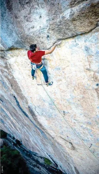  ?? ?? ÐSymon Welfringer dans LeCadre (9a) à Céüse.