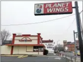  ?? TANIA BARRICKLO — DAILY FREEMAN FILE ?? The new Dunkin’ Donuts will be built on the site of the closed Planet Wings restaurant on Broadway in Midtown Kingston, N.Y.