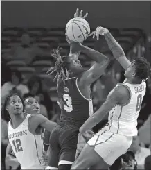  ?? RON JENKINS/AP PHOTO ?? Houston guard Marcus Sasser blocks a shot by East Carolina guard RJ Felton during the first half of Friday’s American Athletic Conference Tournament quarterfin­als in Fort Worth, Texas. Topranked Houston won, 60-46.