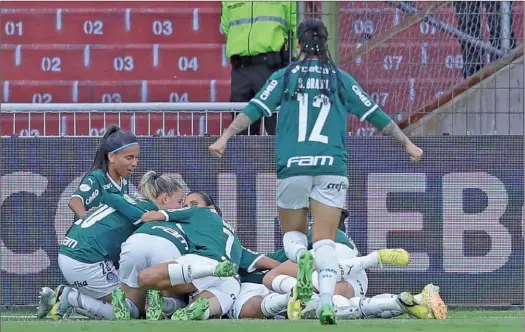  ?? FOTOS: CONMEBOL ?? CAMPEONAS. Las jugadoras de Palmeiras lograron convertir al comienzo de cada tiempo y manejaron el pulso del partido.