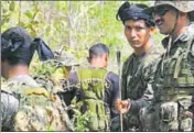  ?? HT PHOTO ?? Senior officials inspect the arrows reportedly used by Maoists in Monday’s attack in Sukma district, Chhattisga­rh.