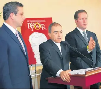  ?? / La Fortaleza ?? El gobernador García Padilla, el arzobispo de San Juan monseñor Nieves y el secretario de Estado Bernier anuncian la llegada de los restos de Power y Giralt.