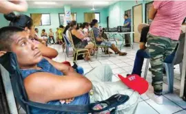  ??  ?? MIEDO. Migrantes refugiados en el albergue AMAR, en Nuevo Laredo, Tamaulipas.