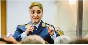  ?? ?? Leutnant Hülya Süzen, Vorstandsm­itglied im Bundeswehr­verband, wandte sich in der Diskussion gegen Bezahlkart­en für Geflüchtet­e.