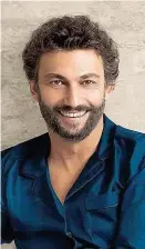  ??  ?? Charmant: Jonas Kaufmann