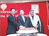  ?? KUNA photo ?? Kuwaiti Consul General in Hong Kong Bader Al-Tunaib at
the cake-cutting ceremony with guests.