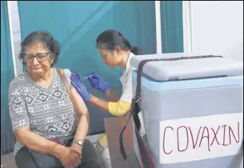  ?? VIJAY BATE/HT PHOTO ?? A beneficiar­y gets vaccinated against Covid-19 in Malad on Thursday.