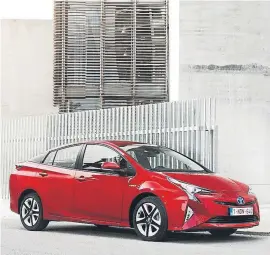  ??  ?? Este vehículo cuenta con una notable capacidad de maletero, pero su punto fuerte es la seguridad
Toyota
Prius