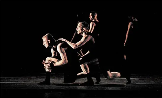  ?? GORMAN COOK PHOTO ?? Giordano Dance Chicago presents “Divided Against,” part of the company’s 2018 fall series at the Harris Theater.