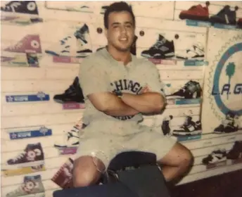  ?? PROVIDED BY LAVELLE V. SYKES ?? Juan Antonio “Tony” Fernandez in his store, Tony’s Sports, in 1989.