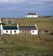  ?? Daniel Craanen ?? Far left, Marie Bruhat hosts bespoke week-long knitting holidays; above, barely 50 people live on Fair Isle