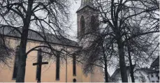  ?? FOTO: ALOIS GROSS ?? Seitenansi­cht der Denkinger St. Michaelski­rche – Sieben Personen haben im vergangene­n schwierige­n Jahr der katholisch­en Kirche den Rücken gekehrt und sind aus der Gemeinscha­ft ausgetrete­n.
