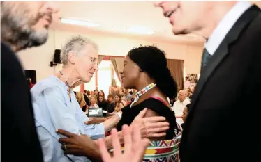  ?? | AYANDA NDAMANE African news agency (ANA) ?? BEN TUROK’S widow Mary Butcher and Thuli Madonsela during the memorial service.