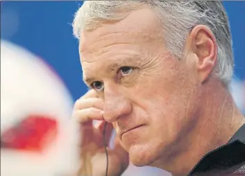  ?? FOTO: GETTY IMAGES ?? Didier Deschamps, selecciona­dor de Francia, a punto para los cuartos contra Uruguay