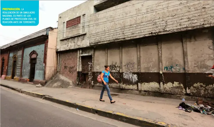  ??  ?? PREPARACIÓ­N. LA REALIZACIÓ­N DE UN SIMULACRO NACIONAL ES PARTE DE LOS PLANES DE PROTECCIÓN CIVIL DE REACCIÓN ANTE UN TERREMOTO. Viernes 5 de octubre de 2018