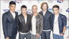  ??  ?? Jonathan Short / Jonathan Short / Invision/ap Siva Kaneswaran, left, Tom Parker, Max George, Jay Mcguiness and Nathan Sykes are members of the British band The Wanted. Parker has inoperable cancer.