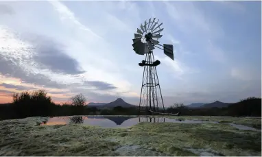  ?? PICTURE: REUTERS ?? SPECULATIO­N: A windmill pumps water from a borehole in the Karoo. The recoverabl­e shale gas resource in the basin is the second-largest in Africa.