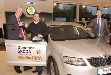  ??  ?? Donohoe Skoda sales representa­tives Aidan O’Leary and Austin Codd present the keys of a Skoda Octavia to Wexford hurling manager Davy Fitzgerald.