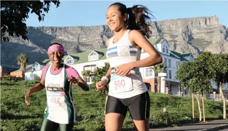  ?? Picture: STEPHEN GRANGER ?? GOLDEN SMILES: Sesethu Malmane and Razaan Kamaldien share a laugh on the downhilll section in the Women’s Day 10km yesterday.