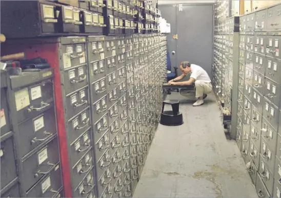  ?? Photograph­s by Kino Lorber ?? VETERAN ARCHIVE clerk Jeff Roth is shown in the New York Times’ news morgue, which holds decades of clippings and photograph­s, in the documentar­y “Obit.”