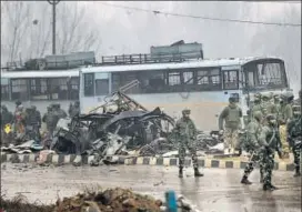  ?? WASEEM ANDRABI/HT PHOTO ?? Security forces inspecting the site of the terror attack in Lethpora, on the Jammu-srinagar highway, on Thursday.