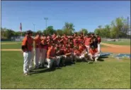  ?? BRIAN HUBERT - DAILY FREEMAN ?? Members of Marlboro High’s baseball team stand with a trophy and plaque commemorat­ing the team’s Mid-Hudson Athletic League championsh­ip Saturday at the Cantine Veterans Memorial Complex in Saugerties.