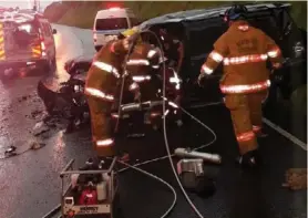  ?? ACCIDENTES DE COSTA RICA ?? Los bomberos tuvieron que ponerle para sacar a Retana.