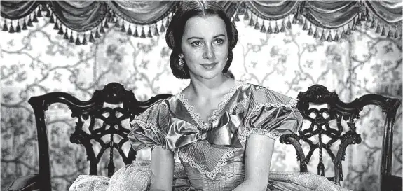  ?? WWW.MINDSETMAM­A.COM ?? Como prima de la actriz Vivien Leigh, en el clásico "Lo que el viento se llevó", Olivia de Havilland pasó a la historia de la mejor época del cine dorado.