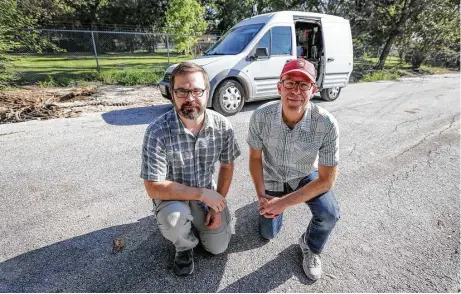  ?? Steve Gonzales photos / Houston Chronicle ?? Tony Miller, the Entangleme­nt Technologi­es CEO, and his chief science officer, Mike Armen, drove more than halfway across the country in three days, settling in East Houston’s Manchester neighborho­od on Sept. 4.
