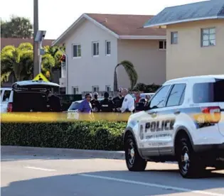  ?? ?? Law enforcemen­t officials are seen after reports of two children being killed and four others hospitaliz­ed after a car crash at intersecti­on of Northwest 24th Street and Northwest 9th Avenue in Wilton Manors on Monday. JOHN MCCALL/SOUTH FLORIDA SUN SENTINEL