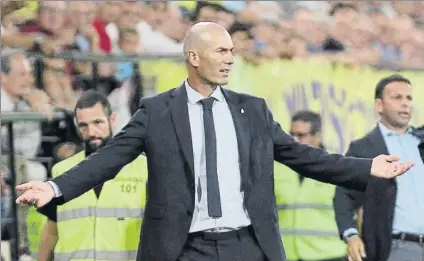  ?? FOTO: AP ?? Zinedine Zidane ha perdido la inmunidad ante la afición del Real Madrid y parte del club blanco tras los últimos partidos