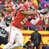  ?? Ed Zurga Associated Press ?? KANSAS CITY wide receiver JuJu Smith-Schuster says he’s representi­ng Los Angeles in the Super Bowl.