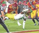  ?? JAYNE KAMIN-ONCEA/USA TODAY SPORTS ?? Oregon wide receiver Juwan Johnson dives for a touchdown Saturday in the win against Southern California.