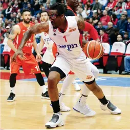  ?? (Danny Maron) ?? AMAR’E STOUDEMIRE left Hapoel Jerusalem after last year, and played in China for three months before signing a deal this week to join injury-depleted Maccabi Tel Aviv for the rest of the season.