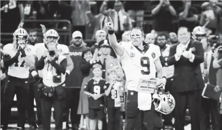  ?? BUTCH DILL THE ASSOCIATED PRESS ?? Saints quarterbac­k Drew Brees (9) responds to the crowd after breaking the National Football League’s all-time passing-yards record in the first half against the Washington Redskins in New Orleans on Monday night. Brees set the record with a 62-yard touchdown pass to rookie Tre’Quan Smith.