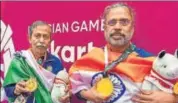  ?? PTI ?? Pranab Bardhan (L) and Shibhnath Sarkar with their gold medals.