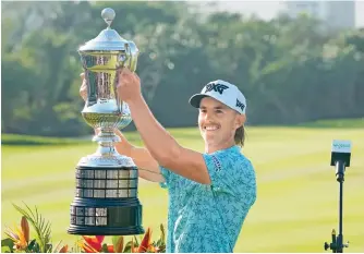  ?? AP-Yonhap ?? Jake Knapp holds up his trophy during the award ceremony after winning the Mexico Open golf tournament in Puerto Vallarta, Mexico, Sunday.