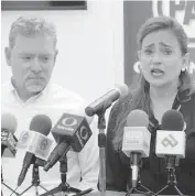  ?? Foto: Efrén Cárdenas. ?? SIilvya Treviño y Luis de la Rocha durante la conferenci­a de prensa en el PAN.