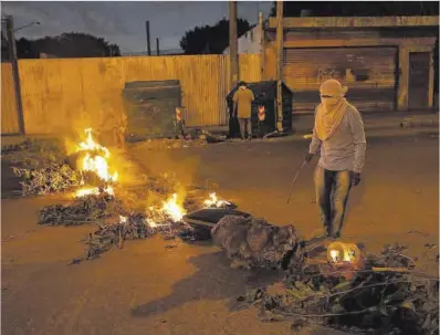  ?? Rodrigo Abd / AFP ?? Protestas en Rosario tras el asesinato de un niño de 11 años, el pasado mes de marzo.