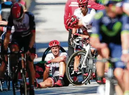  ?? Foto: Christophe Ena ?? Am Boden: Auf der vierten Etappe stürzte John Degenkolb, der weiter auf einen Tagessieg wartet.