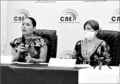  ?? Cortesía ?? • Diana Atamaint, presidenta del CNE, estuvo ayer en Pastaza, para verificar nuevos recintos electorale­s.