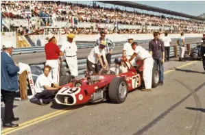  ??  ?? Above left: Stein (leaning on the car) and Bill Cheesbourg await the start of the USAC race at Phoenix. While Stein gained the satisfacti­on of seeing his car qualify and start the race, it failed to cover more than a few laps. This was the last time the car ever raced