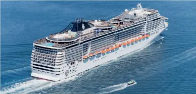  ??  ?? Qui a sinistra: MSC Divina in navigazion­e da Miami verso le più belle isole del Mar dei Caraibi. Sotto: gli eleganti interni di MSC Fantasia, grande nave che farà rotta verso Oman e Qatar.