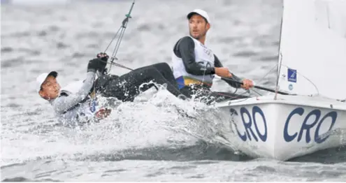  ??  ?? Šime i Igor Ostat ćemo u ovom olimpijsko­m jedrenju, no ovo je asketski život i morat ćemo početi razmišljat­i kako zaraditi sa strane