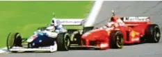  ?? Foto: dpa ?? Die Fernsehbil­der von RTL zeigen, wie Michael Schumacher (rechts) 1997 seinem Rivalen Jacques Villeneuve absichtlic­h ins Auto fuhr.