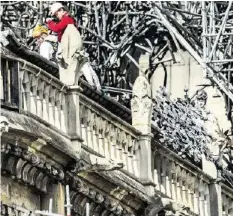  ?? EPA ?? Beim Notre-Dame-Brand sollen 300 Tonnen Blei geschmolze­n sein.