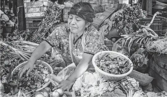  ?? ANNA RITA CARRISI TNS ?? Vegetable seller at the Chichicast­enango, Antigua Guatemala Market.