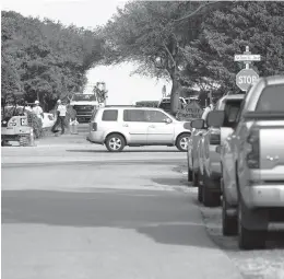  ?? L. TODD SPENCER/STAFF ?? Residents of Cavalier Shores want to extend on-street parking limits to deter hotel and constructi­on workers from taking up parking spaces.