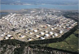  ?? SIMON DAWSON/ BLOOMBERG NEWS ?? Exxon’s Esso oil refinery in Fawley, U.K. Exxon, the world’s largest oil producer by market value, is buying naturalgas explorer InterOil Corp. for as much as US$3.6 billion.