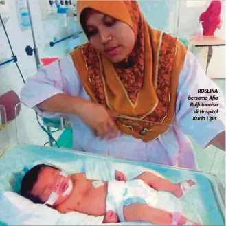  ??  ?? ROSLINA bersama Afia Raifatunni­sa di Hospital Kuala Lipis.